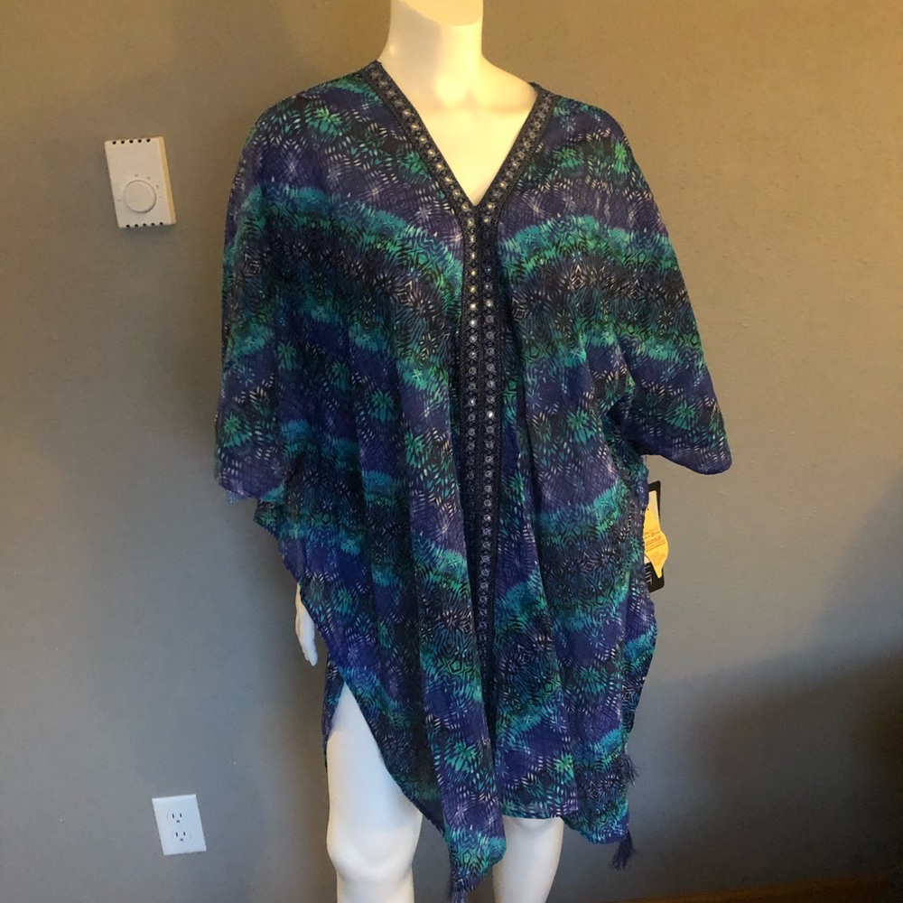 HOW FREAKING BEAUTIFUL is this swimsuit coverup?!